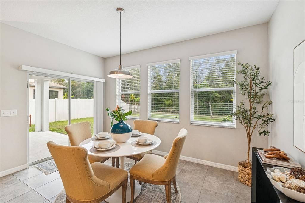 En Venta: $425,000 (4 camas, 2 baños, 2334 Pies cuadrados)