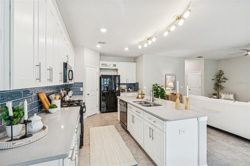 En Venta: $425,000 (4 camas, 2 baños, 2334 Pies cuadrados)