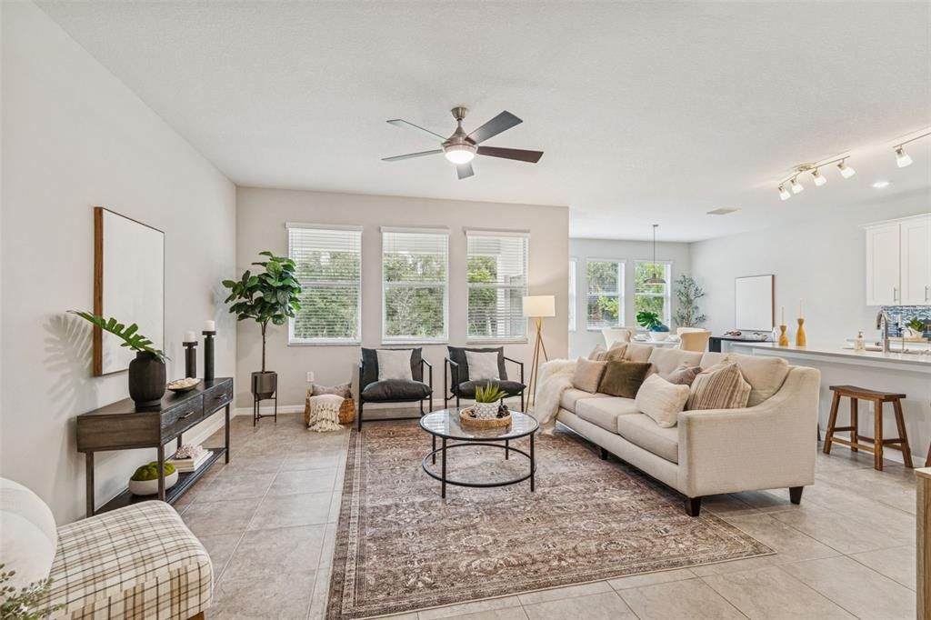 En Venta: $425,000 (4 camas, 2 baños, 2334 Pies cuadrados)