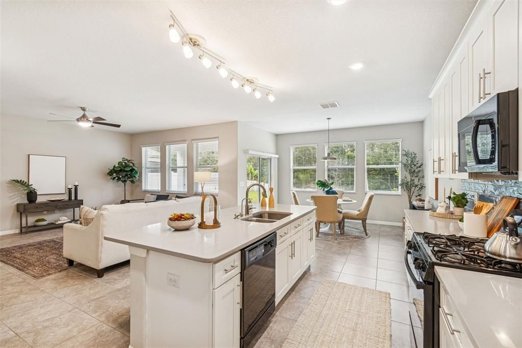 En Venta: $425,000 (4 camas, 2 baños, 2334 Pies cuadrados)