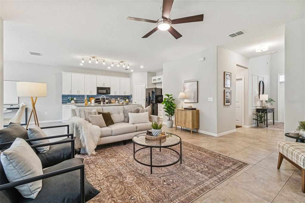 En Venta: $425,000 (4 camas, 2 baños, 2334 Pies cuadrados)