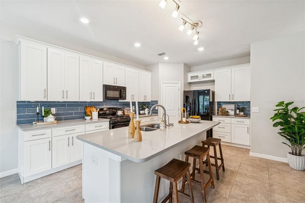 En Venta: $425,000 (4 camas, 2 baños, 2334 Pies cuadrados)