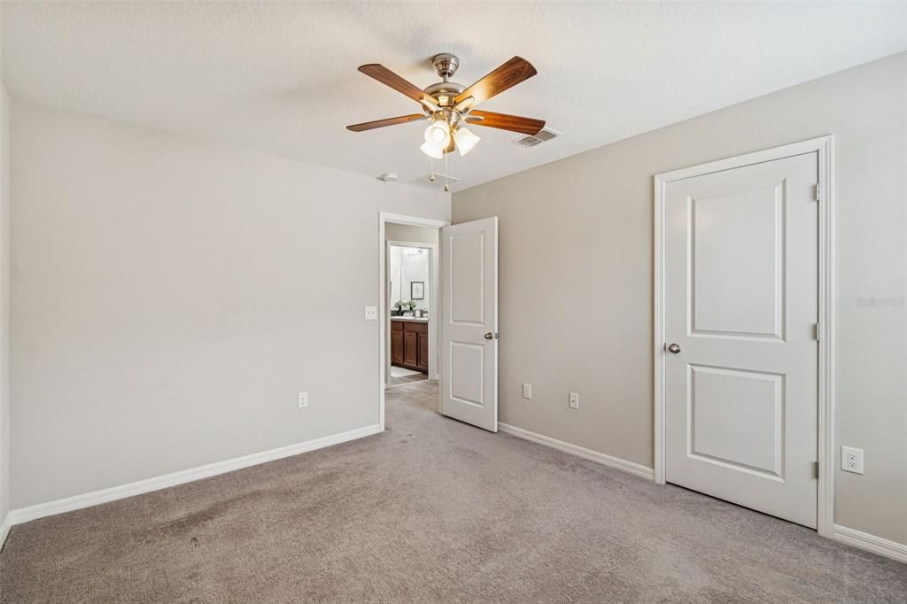 En Venta: $425,000 (4 camas, 2 baños, 2334 Pies cuadrados)