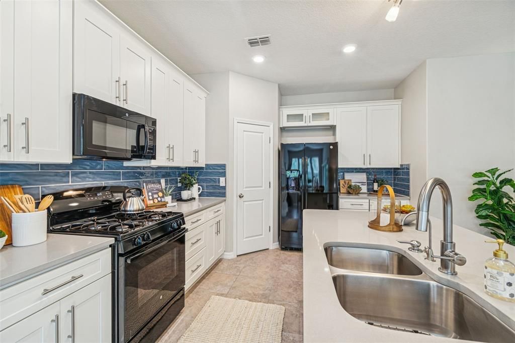 En Venta: $425,000 (4 camas, 2 baños, 2334 Pies cuadrados)