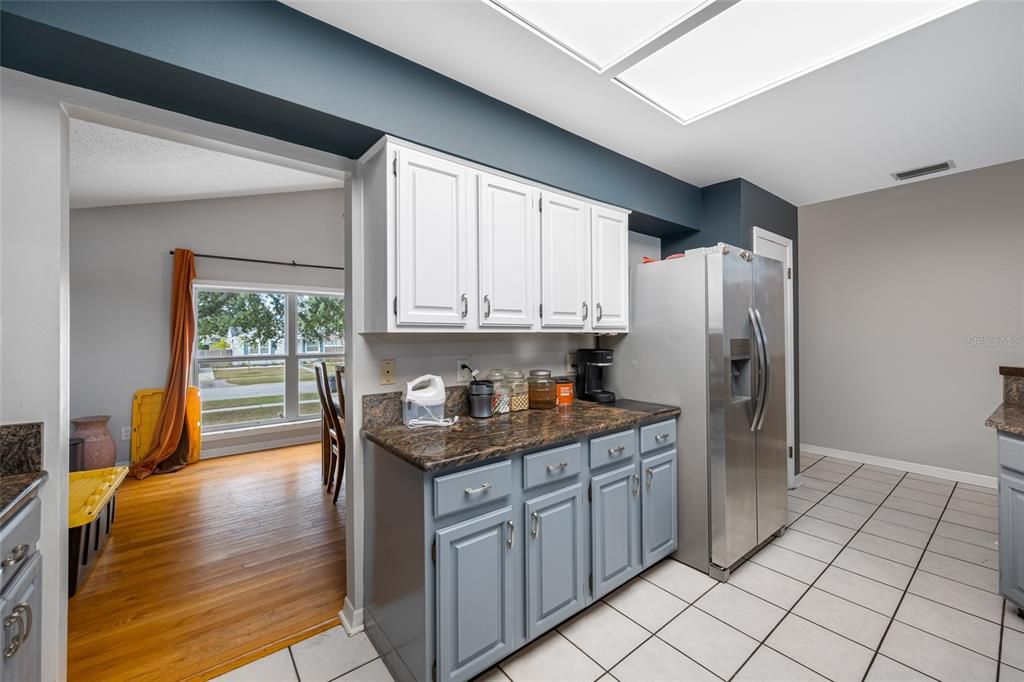 На продажу: $519,900 (4 спален, 2 ванн, 2454 Квадратных фут)