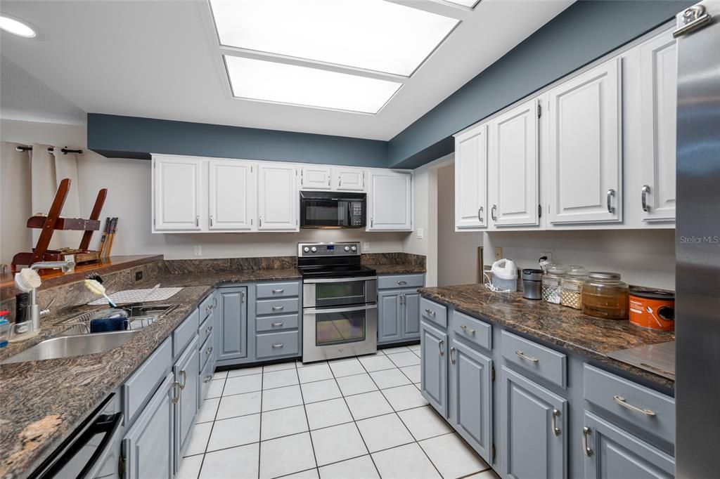 На продажу: $519,900 (4 спален, 2 ванн, 2454 Квадратных фут)