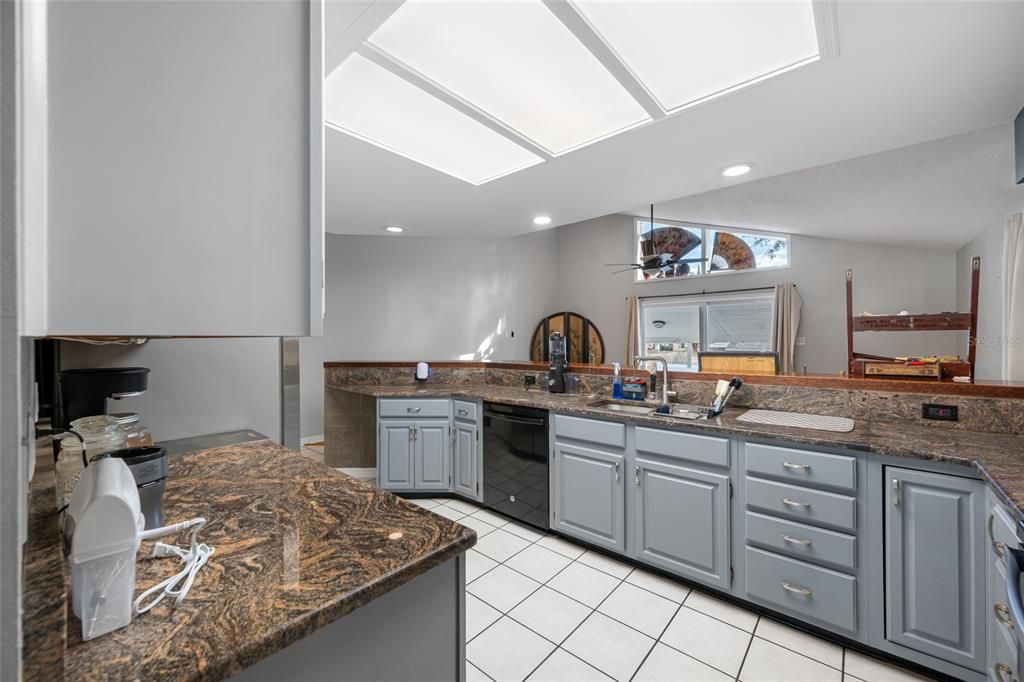 На продажу: $519,900 (4 спален, 2 ванн, 2454 Квадратных фут)