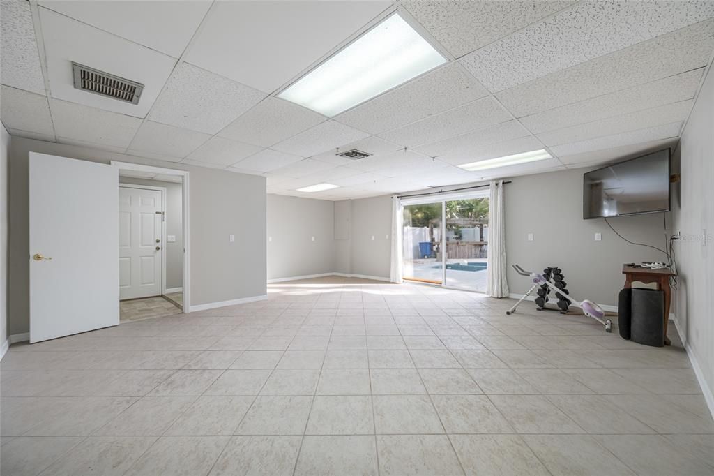 На продажу: $519,900 (4 спален, 2 ванн, 2454 Квадратных фут)