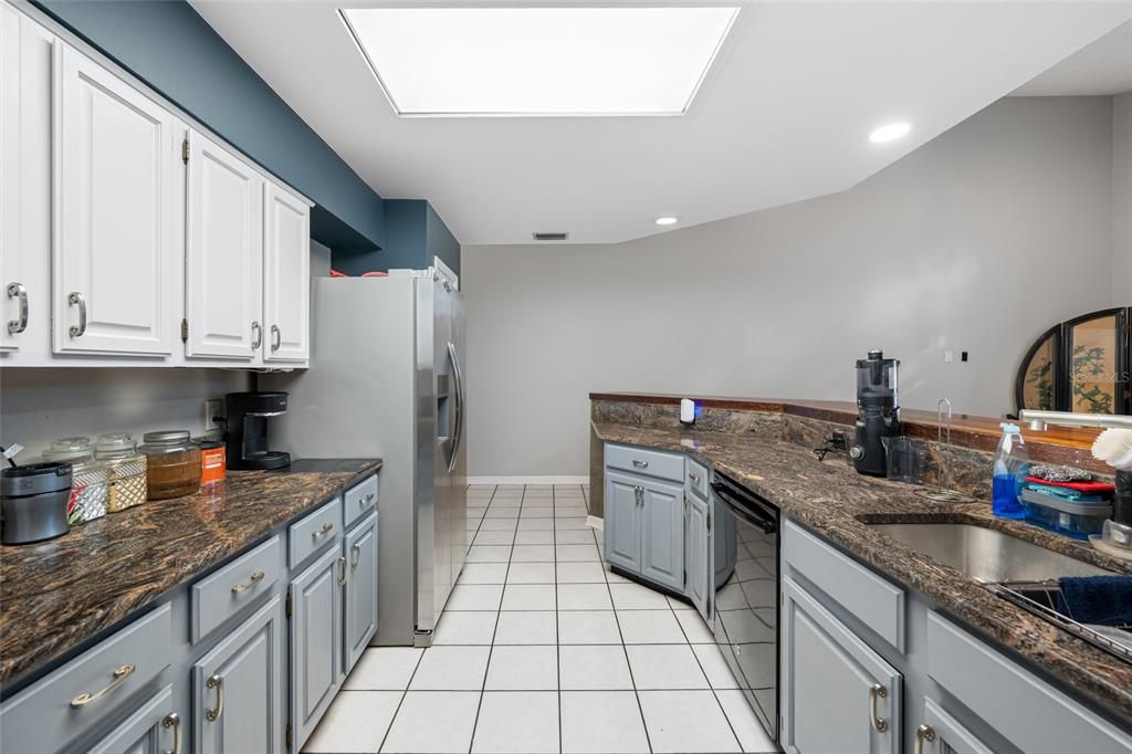 На продажу: $519,900 (4 спален, 2 ванн, 2454 Квадратных фут)