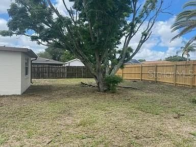 На продажу: $220,000 (2 спален, 2 ванн, 874 Квадратных фут)