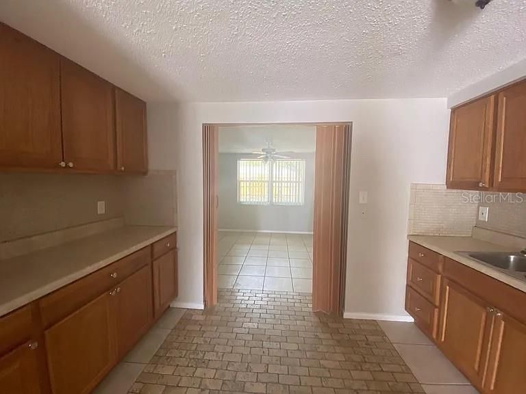 На продажу: $220,000 (2 спален, 2 ванн, 874 Квадратных фут)