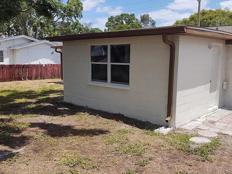 На продажу: $220,000 (2 спален, 2 ванн, 874 Квадратных фут)