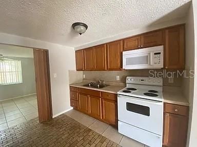 На продажу: $220,000 (2 спален, 2 ванн, 874 Квадратных фут)