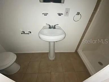 На продажу: $220,000 (2 спален, 2 ванн, 874 Квадратных фут)