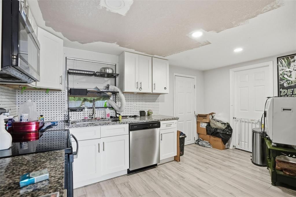 For Sale: $207,500 (3 beds, 2 baths, 1284 Square Feet)