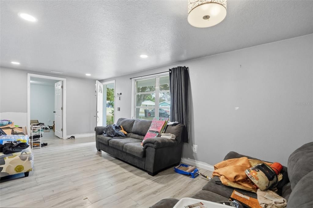 For Sale: $207,500 (3 beds, 2 baths, 1284 Square Feet)