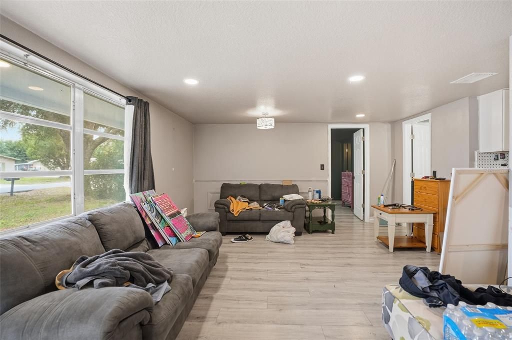 For Sale: $207,500 (3 beds, 2 baths, 1284 Square Feet)