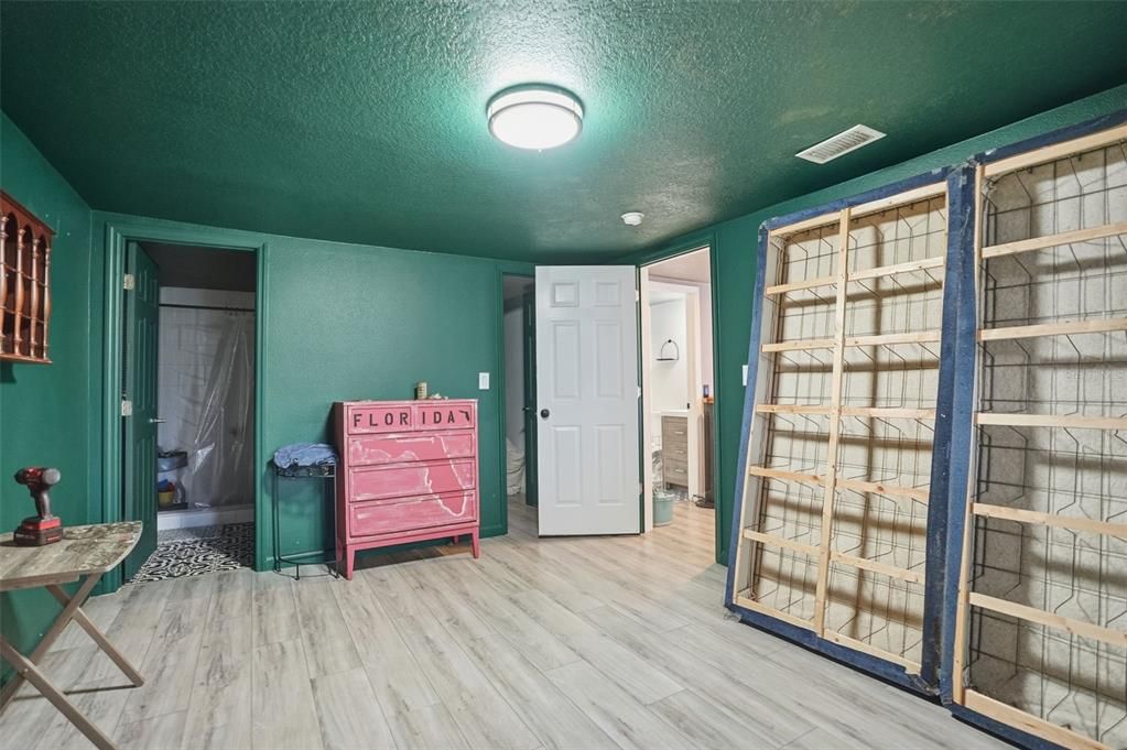 For Sale: $207,500 (3 beds, 2 baths, 1284 Square Feet)