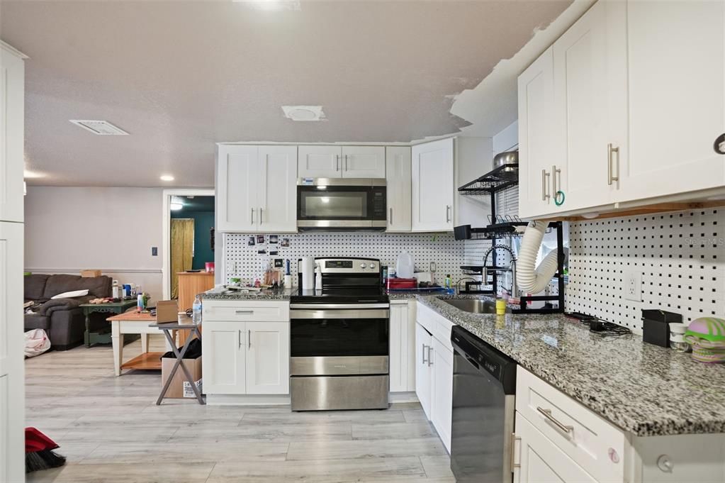 For Sale: $207,500 (3 beds, 2 baths, 1284 Square Feet)