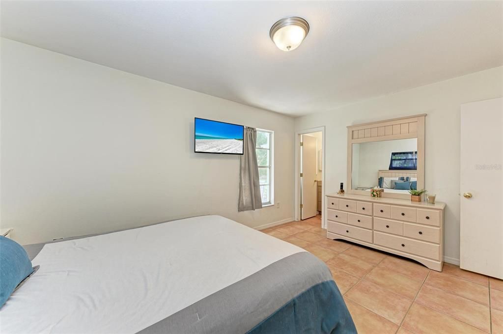 For Sale: $475,000 (3 beds, 2 baths, 1433 Square Feet)