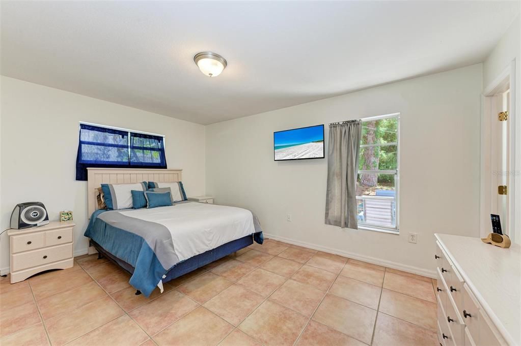 For Sale: $475,000 (3 beds, 2 baths, 1433 Square Feet)