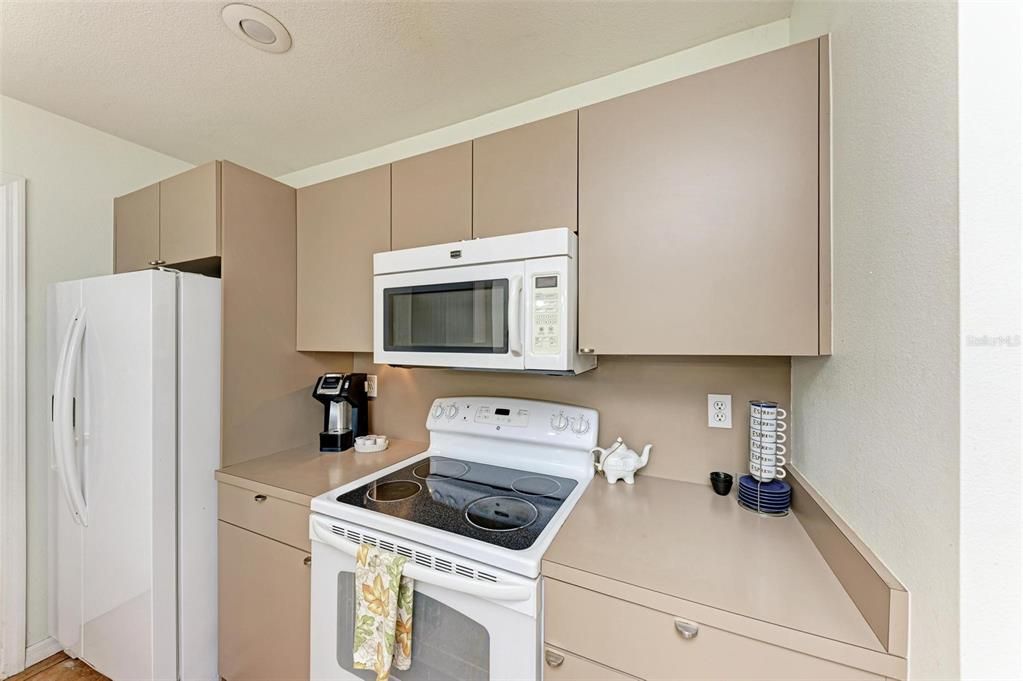 For Sale: $475,000 (3 beds, 2 baths, 1433 Square Feet)