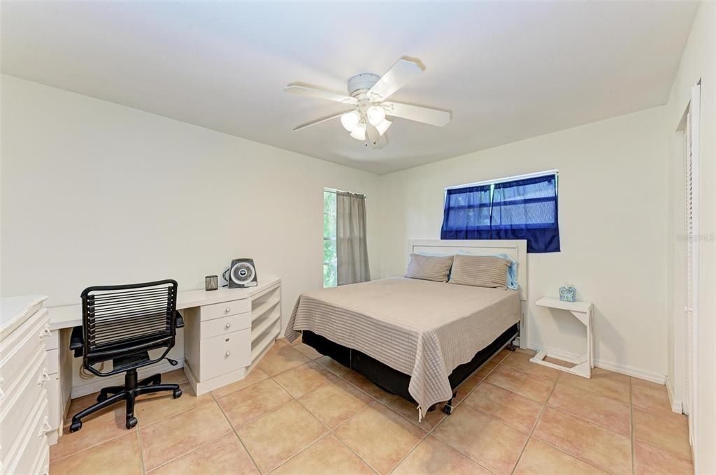 For Sale: $475,000 (3 beds, 2 baths, 1433 Square Feet)