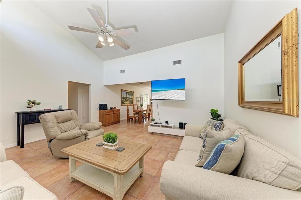 For Sale: $475,000 (3 beds, 2 baths, 1433 Square Feet)