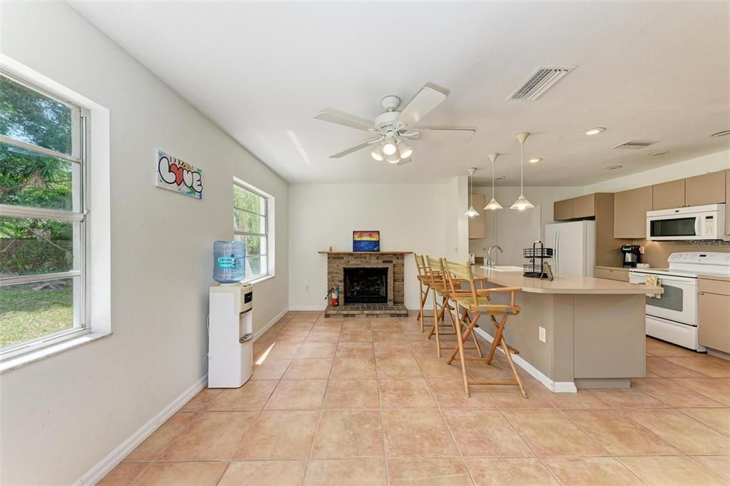 For Sale: $475,000 (3 beds, 2 baths, 1433 Square Feet)