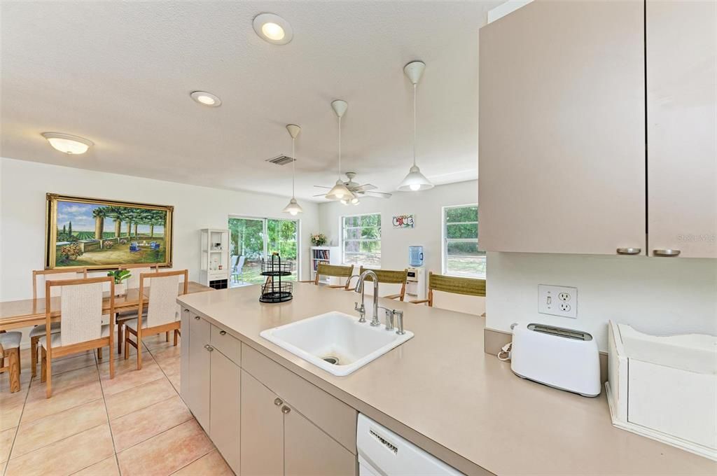 For Sale: $475,000 (3 beds, 2 baths, 1433 Square Feet)