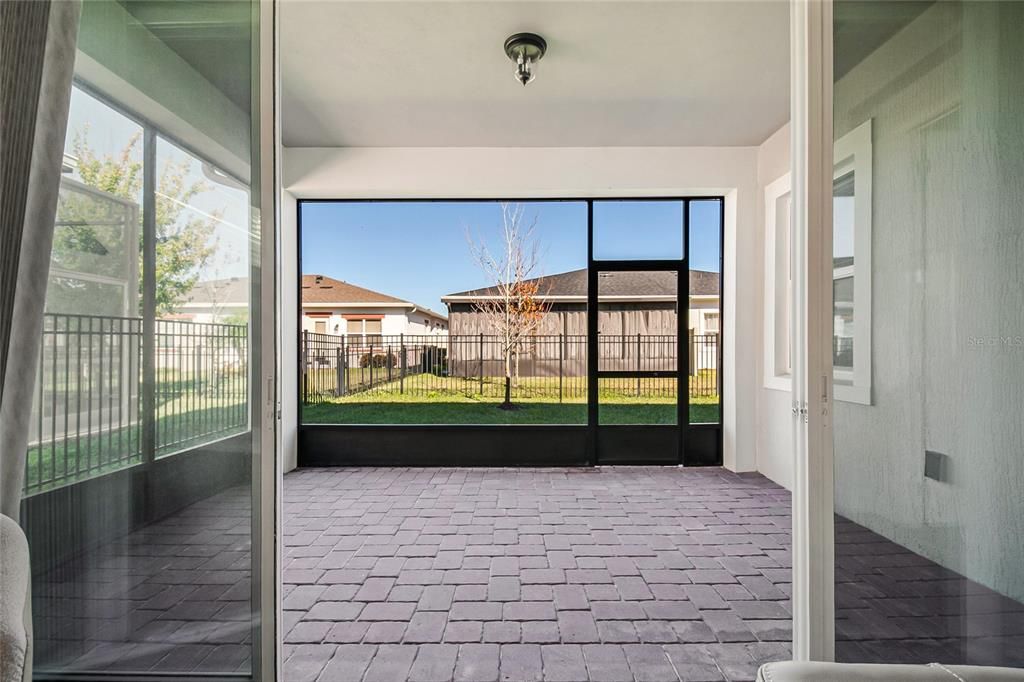 For Sale: $327,500 (2 beds, 2 baths, 1464 Square Feet)