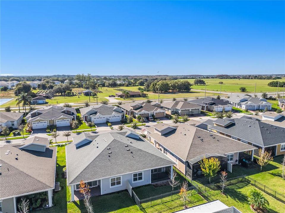 For Sale: $327,500 (2 beds, 2 baths, 1464 Square Feet)