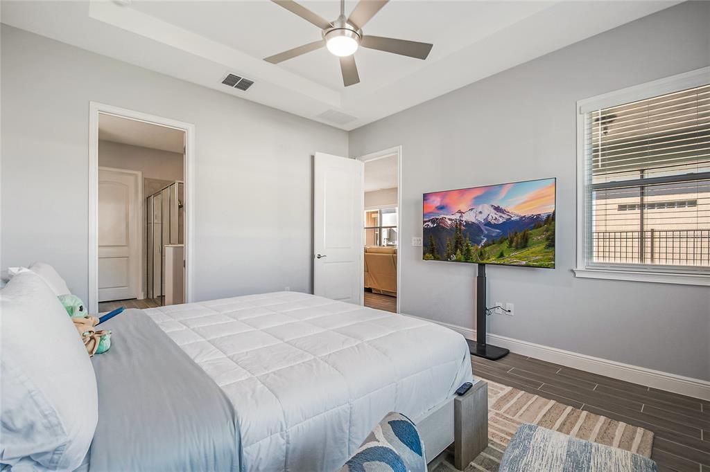 For Sale: $327,500 (2 beds, 2 baths, 1464 Square Feet)