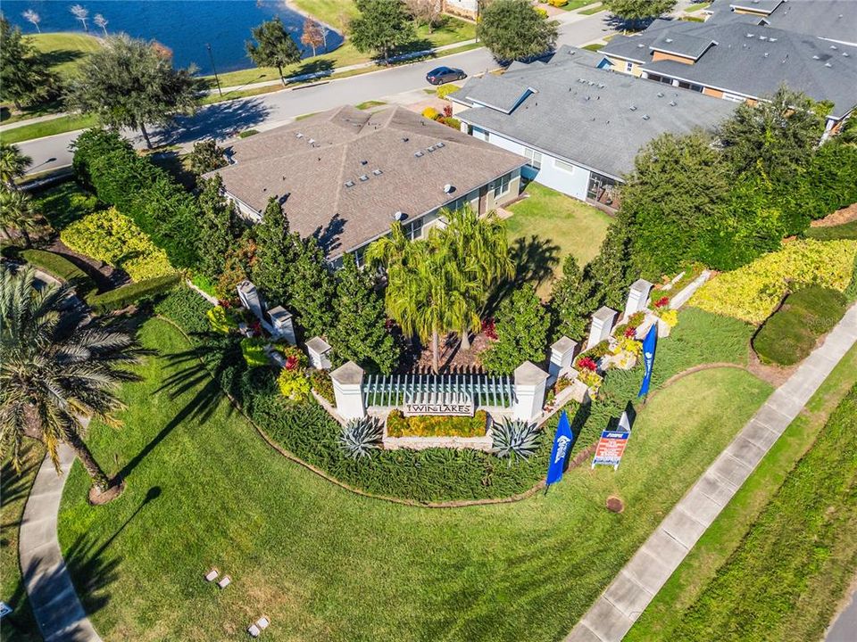 For Sale: $327,500 (2 beds, 2 baths, 1464 Square Feet)