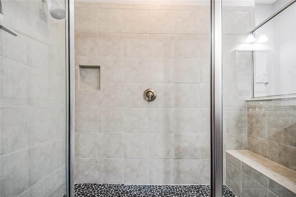 For Sale: $327,500 (2 beds, 2 baths, 1464 Square Feet)