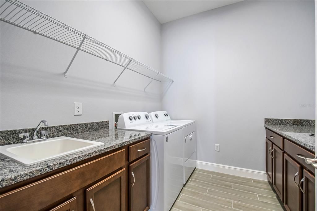 For Sale: $327,500 (2 beds, 2 baths, 1464 Square Feet)