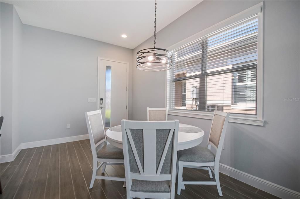 For Sale: $327,500 (2 beds, 2 baths, 1464 Square Feet)