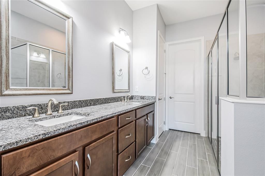 For Sale: $327,500 (2 beds, 2 baths, 1464 Square Feet)