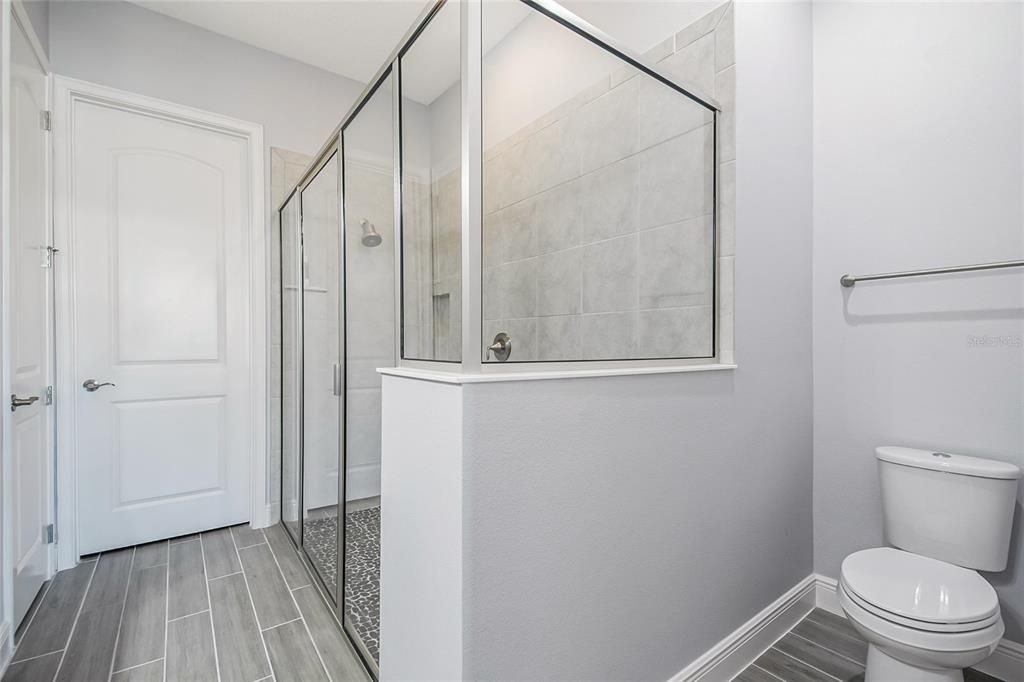 For Sale: $327,500 (2 beds, 2 baths, 1464 Square Feet)