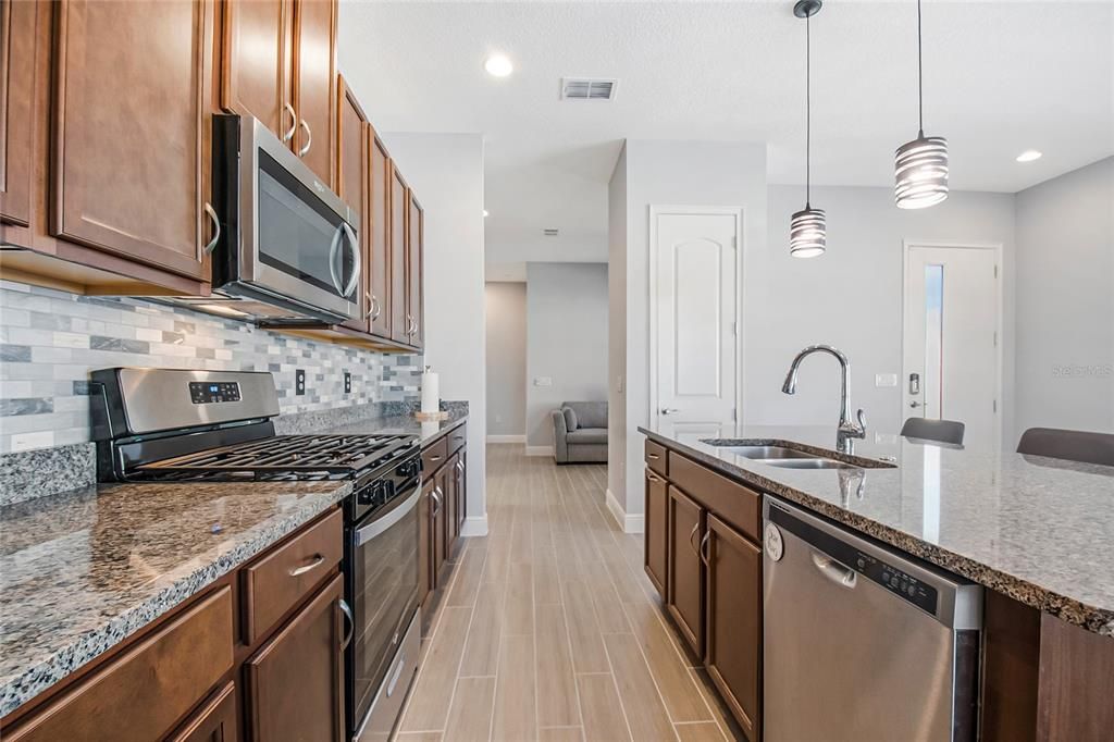 For Sale: $327,500 (2 beds, 2 baths, 1464 Square Feet)