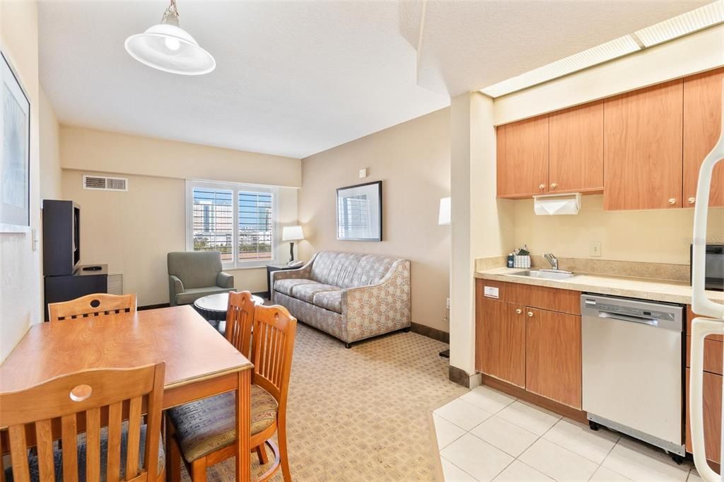 For Sale: $135,000 (1 beds, 1 baths, 542 Square Feet)