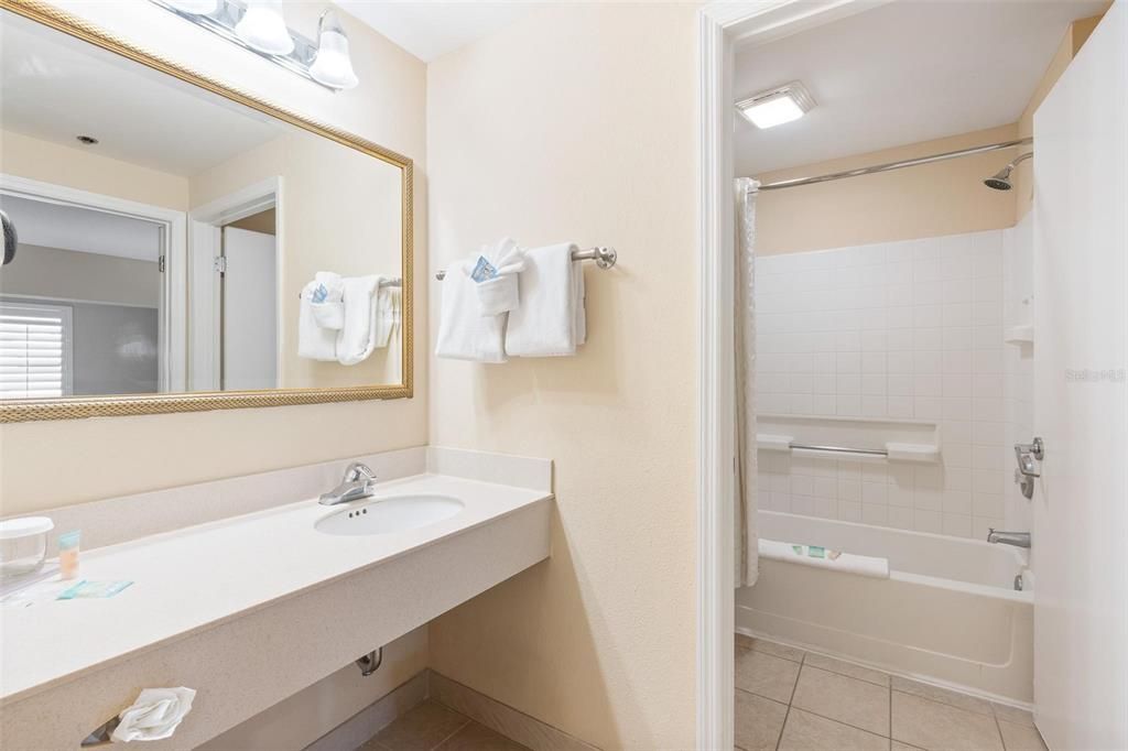 For Sale: $135,000 (1 beds, 1 baths, 542 Square Feet)