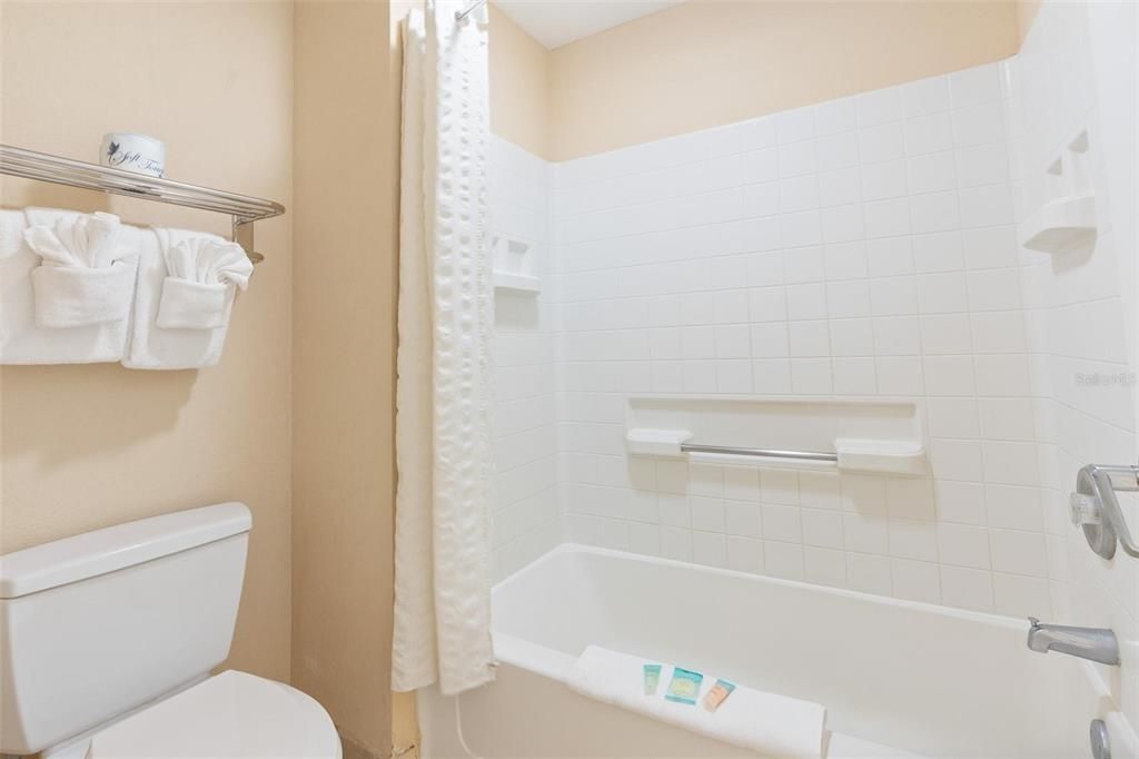 For Sale: $135,000 (1 beds, 1 baths, 542 Square Feet)