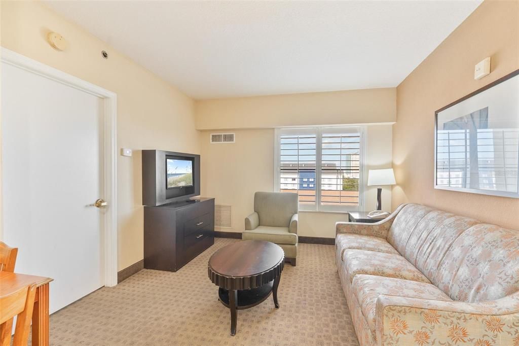 For Sale: $135,000 (1 beds, 1 baths, 542 Square Feet)