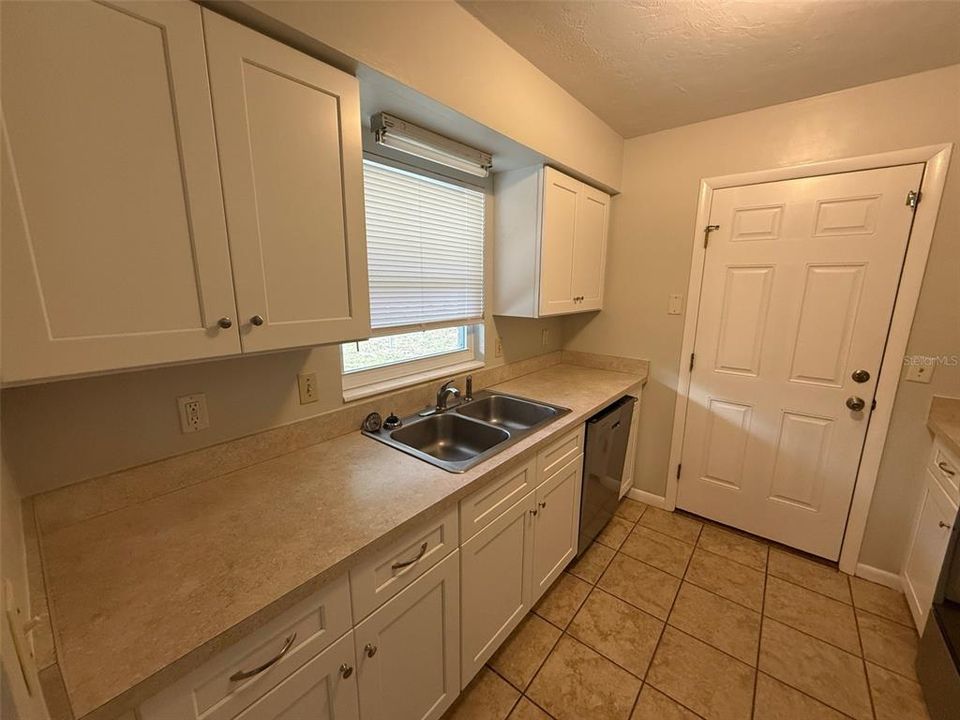 En Venta: $245,000 (3 camas, 2 baños, 1122 Pies cuadrados)