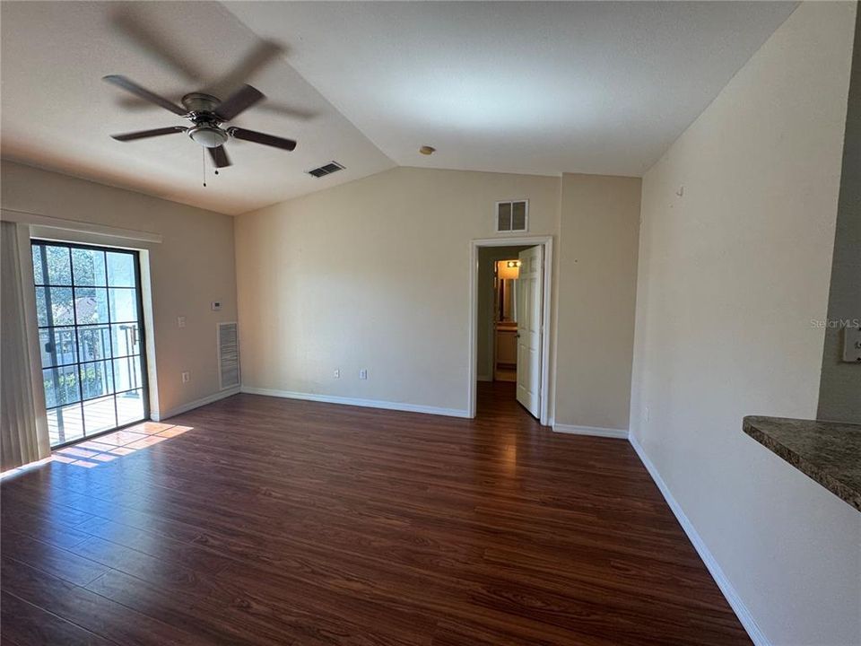 На продажу: $255,000 (3 спален, 2 ванн, 1292 Квадратных фут)