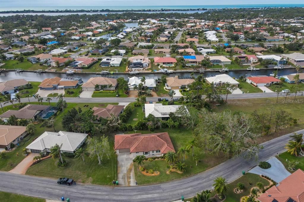 For Sale: $379,900 (3 beds, 2 baths, 1658 Square Feet)