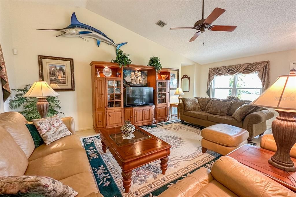 For Sale: $379,900 (3 beds, 2 baths, 1658 Square Feet)