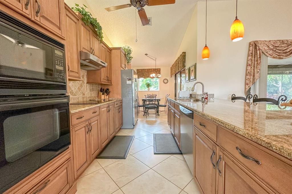 For Sale: $379,900 (3 beds, 2 baths, 1658 Square Feet)