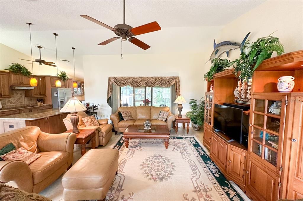 For Sale: $379,900 (3 beds, 2 baths, 1658 Square Feet)